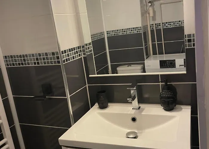 The Naturist Glamour *