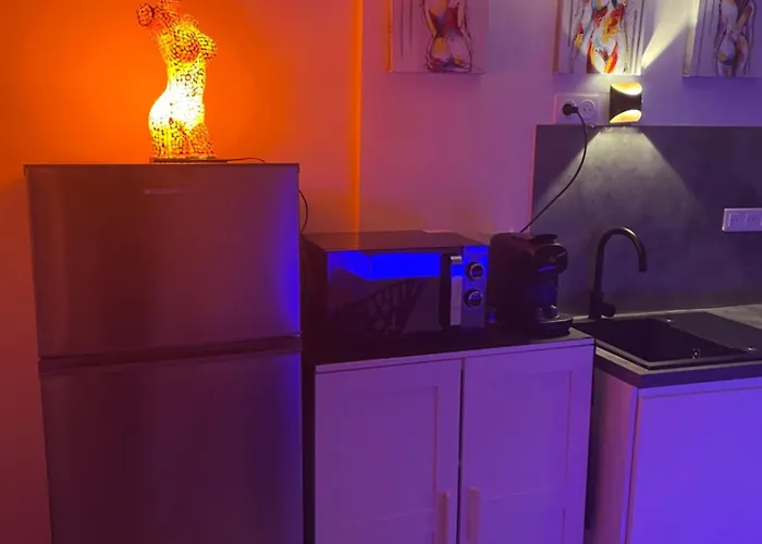 The Naturist Glamour Daire *