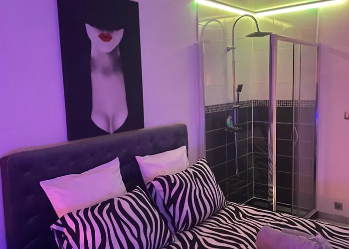 Daire The Naturist Glamour *