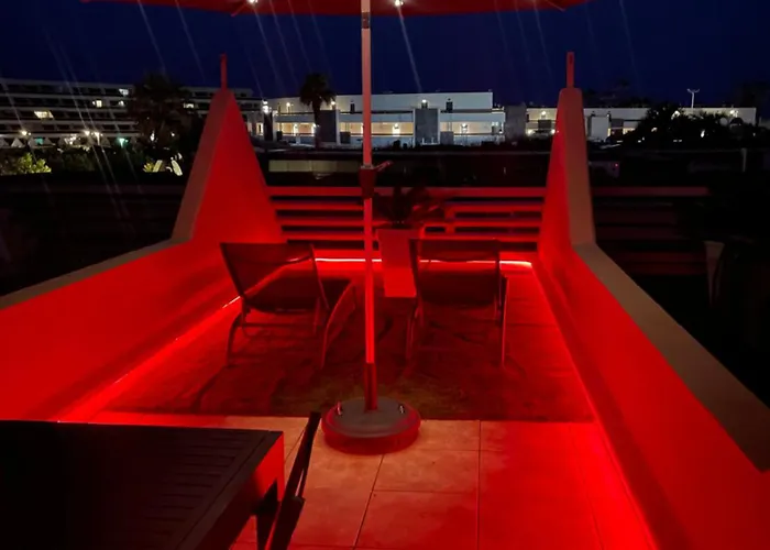 The Naturist Glamour Daire